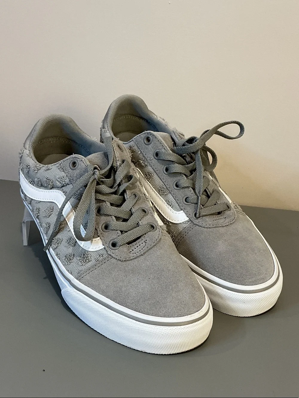 Vans Ward Deluxe Chenille grey Women’s size 10